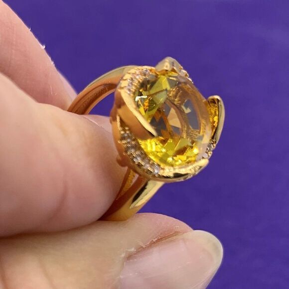 New, no tags. Yellow topaz, intense colour, white diamond accents, real gold - Picture 6 of 16